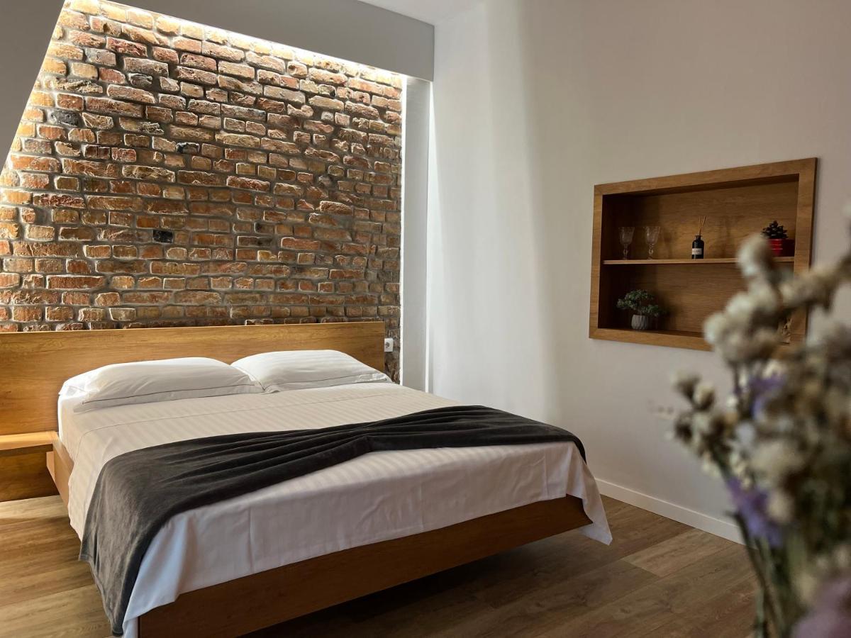 Koni'S Studio Apartments Tirana Exterior photo